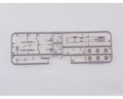 Сборная модель AVD ЗИЛ-131 бортовой, 1/72