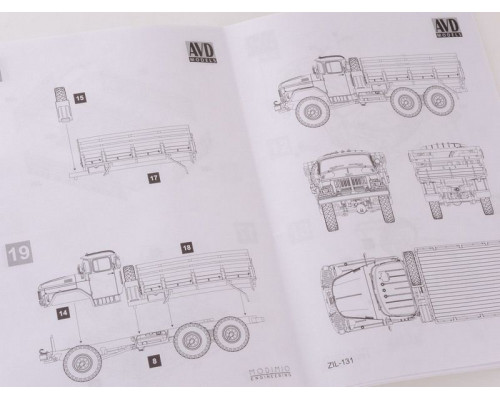 Сборная модель AVD ЗИЛ-131 бортовой, 1/72