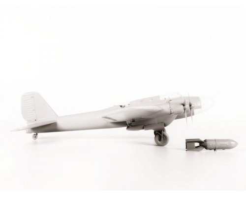 Сборная модель ZVEZDA Советский тяжелый бомбардировщик ТБ-7, 1/72