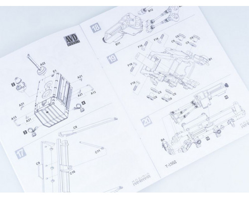 Сборная модель AVD Трактор Т-150 гусеничный с отвалом, 1/43