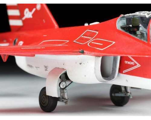 Сборная модель ZVEZDA Российский пилотажный самолет Як-130, 1/72