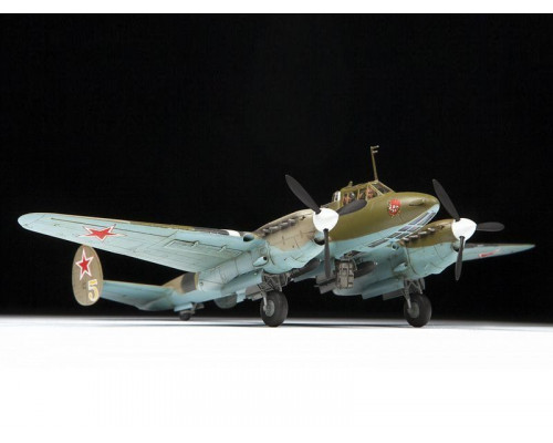 Сборная модель ZVEZDA Советский пикирующия бомбардировщик Пе-2, 1/72