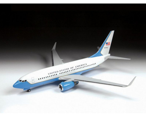 Сборная модель ZVEZDA Пассажирский авиалайнер Боинг 737-700 С-40B, 1/144