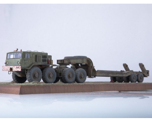 Сборная модель AVD МАЗ-537 с полуприцепом ЧМЗАП-5247Г, 1/43