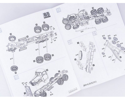 Сборная модель AVD Автомобильный экскаватор-кран ДКА-0,25/5 на шасси ЗИС-151, 1/43