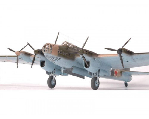 Сборная модель ZVEZDA Советский дальний бомбардировщик ПЕ-8, 1/72