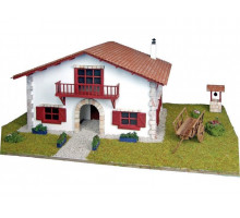 Сборная деревянная модель деревенского дома Artesania Latina Chalet kit de Caserío con carro, 1/72