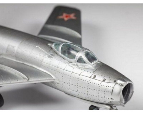 Сборная модель ZVEZDA Советский истребитель МиГ-15, 1/72