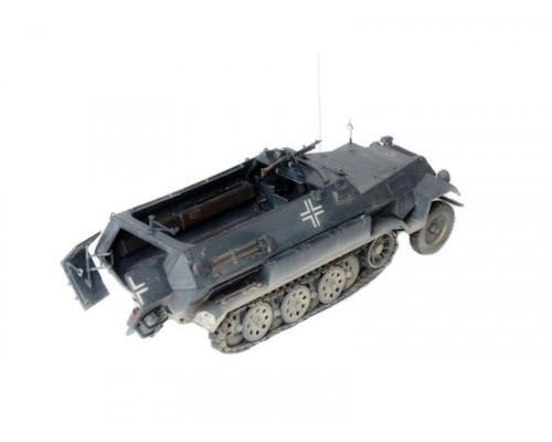 Сборная модель ZVEZDA Немецкий бронетранспортер Ханомаг Sd.Kfz 251/1 AusF.B, 1/35