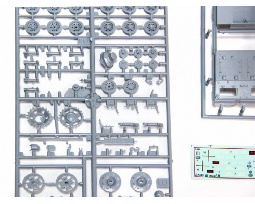 Сборная модель ZVEZDA Немецкое штурмовое орудие Штурмгешутц III (StuGIII AusfB), 1/35