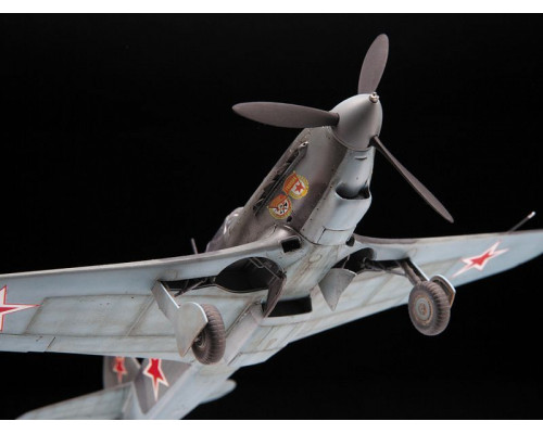 Сборная модель ZVEZDA Советский истребитель Як-9Д, 1/48