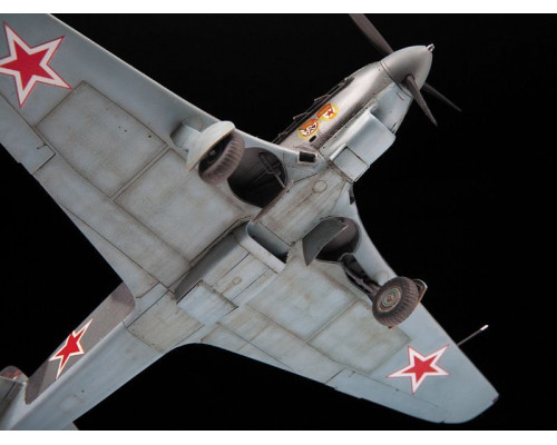 Сборная модель ZVEZDA Советский истребитель Як-9Д, 1/48